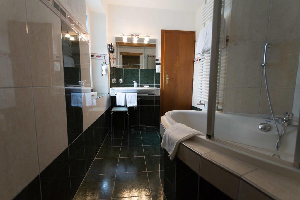 Hotel De La Truite & Spa Le Petit Nautilus Le Pont Номер фото