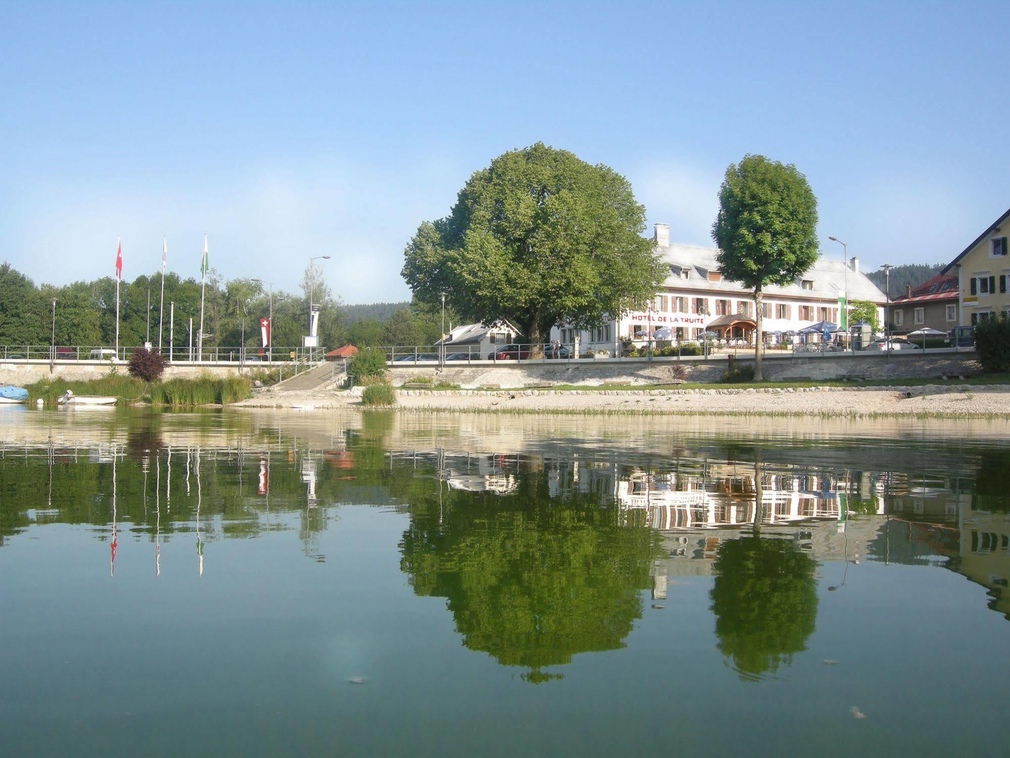 Hotel De La Truite & Spa Le Petit Nautilus Le Pont Экстерьер фото